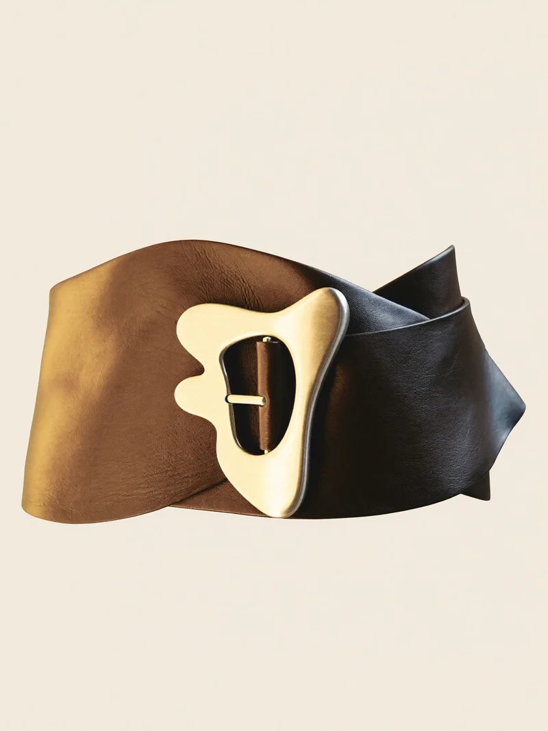 Illustration: skulpturaler Ledergürtel mit abstrakter Schnalle als Designstudie
