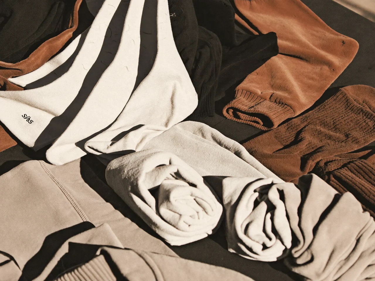 Illustriertes Materialdetail zur Konzeptkollektion, keine reale Produktaufnahme